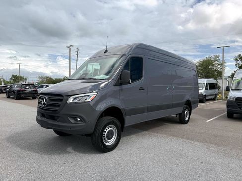 Used 2025 Mercedes-Benz Sprinter 2500 image 1