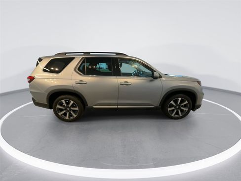 Used 2024 Honda Pilot Touring image 8