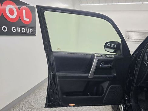 Used 2018 Toyota 4Runner Limited AWD/4WD image 27