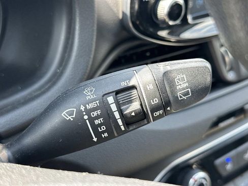 Used 2019 Hyundai Elantra GT FWD image 24