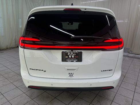 Used 2026 Chrysler Pacifica Limited w/ S Appearance Package FWD image 6