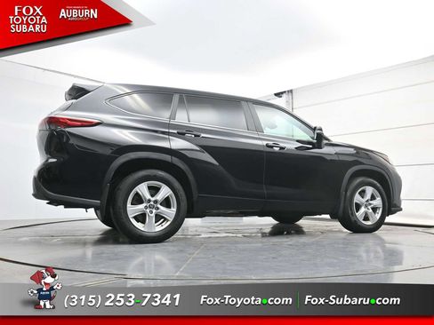 Used 2023 Toyota Highlander LE AWD/4WD image 21