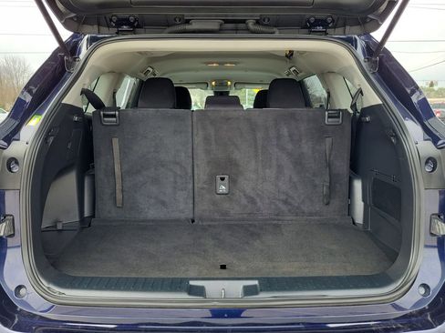 Used 2023 Toyota Highlander LE image 9