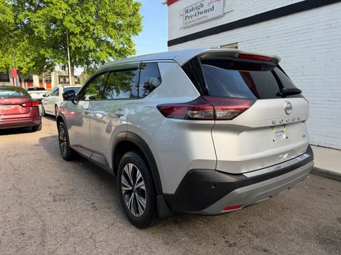 Used 2021 Nissan Rogue SV image 7