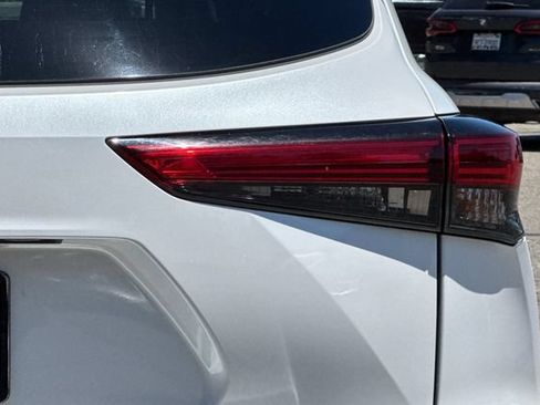 Used 2022 Toyota Highlander XLE AWD/4WD image 52