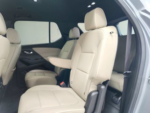 Used 2023 Chevrolet Traverse Premier FWD image 11
