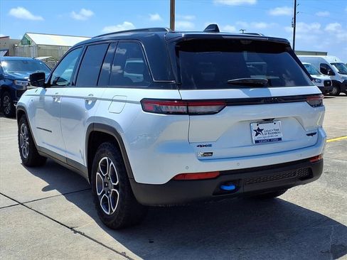 Used 2022 Jeep Grand Cherokee Trailhawk w/ Advanced Protech Group II AWD/4WD image 4