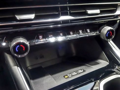 New 2026 Chevrolet Traverse LT AWD/4WD image 18