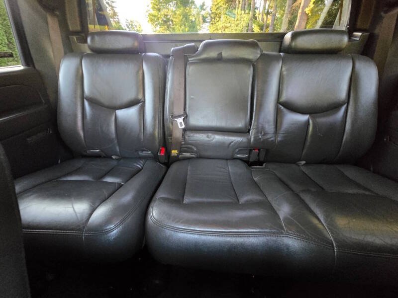 Used 2004 Chevrolet Avalanche Z71 w/ Sun And Sound Package AWD/4WD image 14