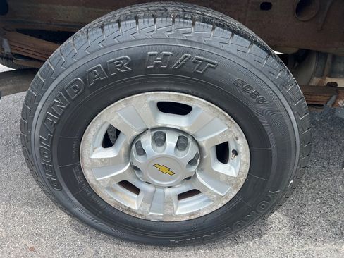 Used 2010 Chevrolet Silverado 2500 LT w/ Interior Plus Package AWD/4WD image 32