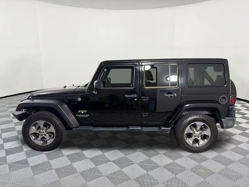 Used 2017 Jeep Wrangler Unlimited Sahara AWD/4WD image 2