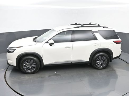 Used 2023 Nissan Pathfinder SV image 39