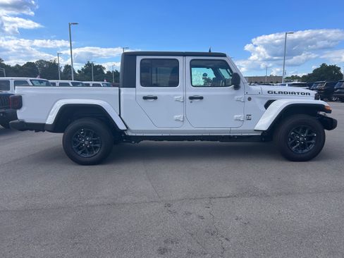 New 2026 Jeep Gladiator Sport AWD/4WD image 2