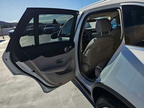 Used 2018 Mercedes-Benz GLC 300 4MATIC image 15
