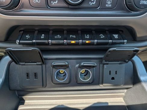 Used 2019 GMC Sierra 2500 Denali w/ Duramax Plus Package AWD/4WD image 27