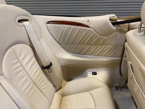 Used 2007 Mercedes-Benz CLK 350 Cabriolet image 26