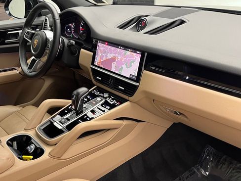 Used 2021 Porsche Cayenne image 34