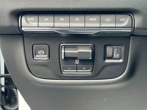 New 2026 Cadillac Escalade ESV Luxury w/ LPO, Radiant Package image 10