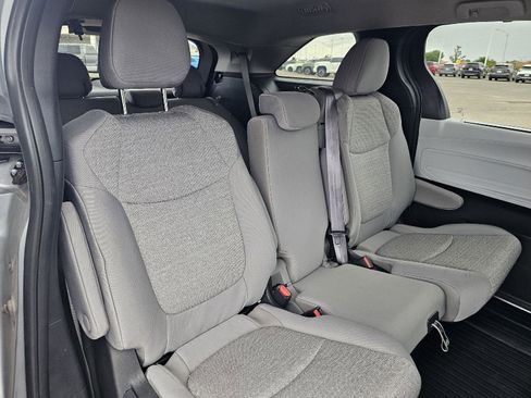 Used 2025 Toyota Sienna LE FWD image 23