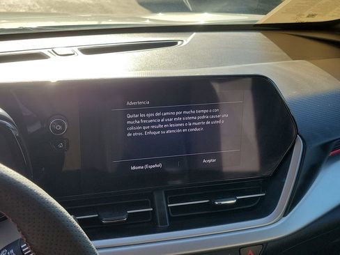 Used 2024 Chevrolet Trax RS w/ Sunroof Package image 27