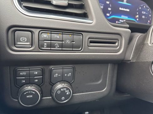 Used 2023 Chevrolet Suburban Premier AWD/4WD image 26