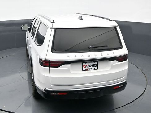 Used 2025 Jeep Wagoneer Series II w/ 8-Passenger Seating Package AWD/4WD image 39