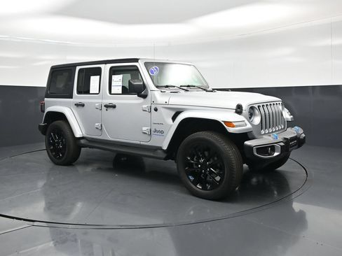 Used 2023 Jeep Wrangler Unlimited Sahara w/ Cold Weather Group AWD/4WD image 21