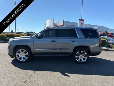 Used 2020 Cadillac Escalade Premium Luxury AWD/4WD image 3
