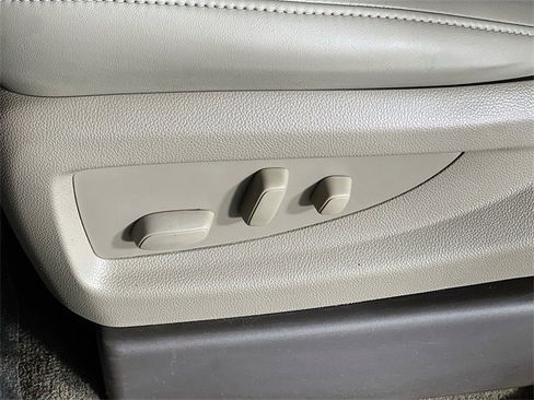 Used 2018 Chevrolet Silverado 1500 LTZ image 12