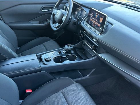 Used 2025 Nissan Rogue SV image 19