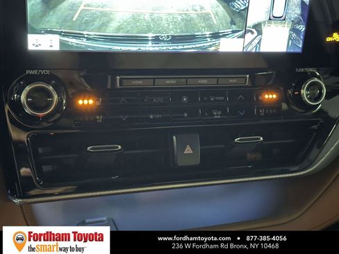 Used 2022 Toyota Highlander Platinum FWD image 27