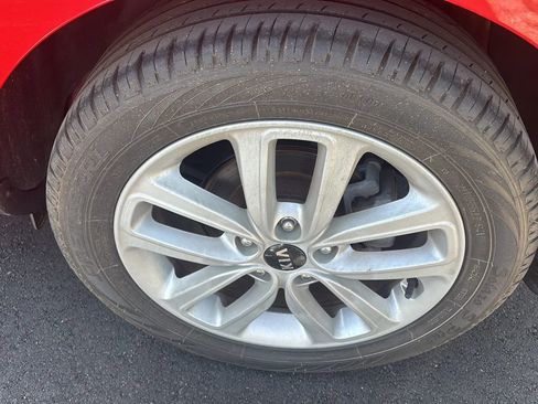 Used 2017 Kia Soul + image 17