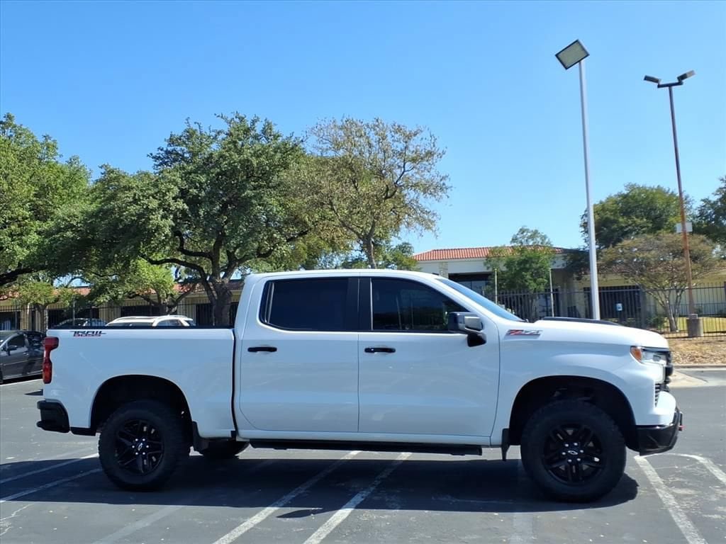 Used 2024 Chevrolet Silverado 1500 LT Trail Boss w/ Protection Package AWD/4WD image 4