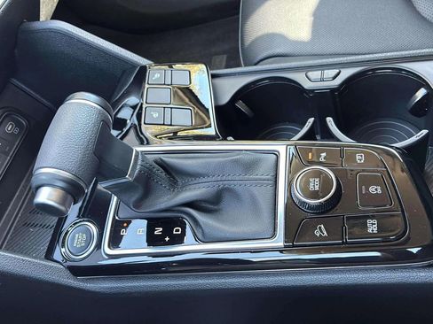 Used 2025 Kia Sportage EX image 31