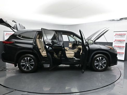 Used 2023 Toyota Highlander XLE image 49