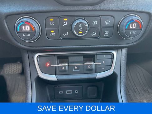 Used 2024 GMC Terrain SLE w/ Driver Convenience Package FWD image 11