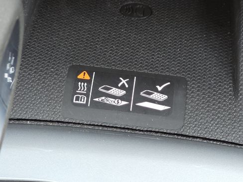 Used 2024 Chevrolet Blazer LT w/ Convenience Package FWD image 9