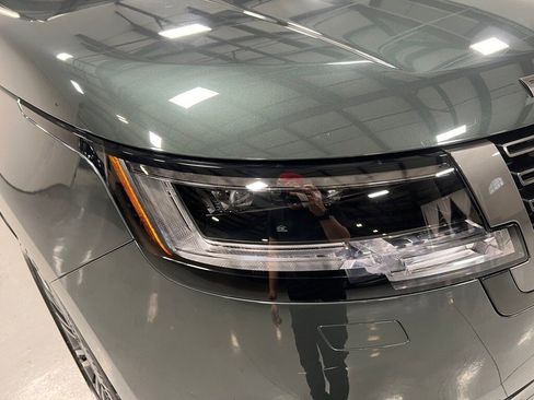 Used 2023 Land Rover Range Rover Long Wheelbase SE image 10