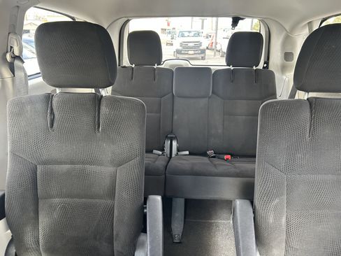 Used 2017 Dodge Grand Caravan SE w/ UConnect Hands-Free Group image 11