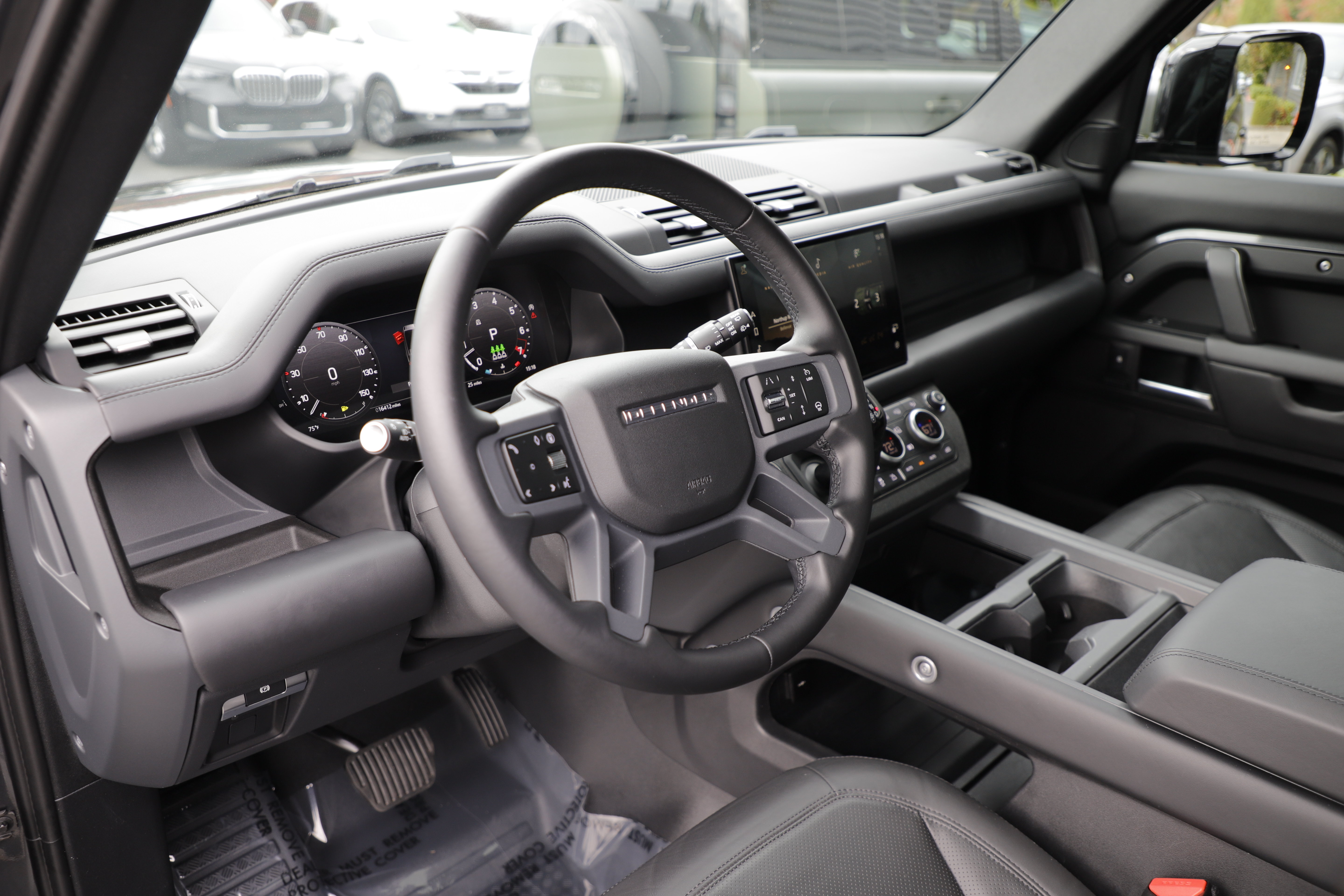 Certified 2025 Land Rover Defender 130 X-Dynamic SE AWD/4WD image 18