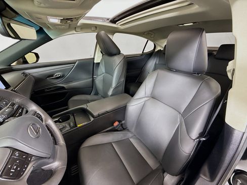 Used 2024 Lexus ES 250 w/ Premium Package image 11