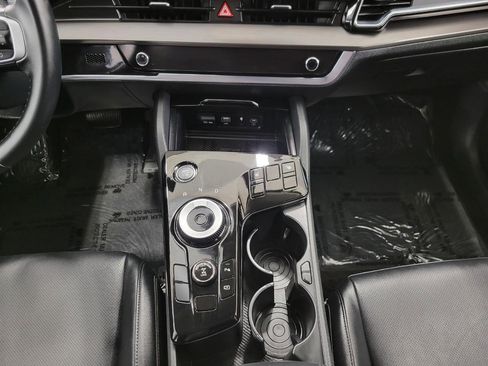 Used 2025 Kia Sportage EX image 16