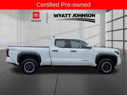 Certified 2025 Toyota Tacoma TRD Off-Road AWD/4WD image 6