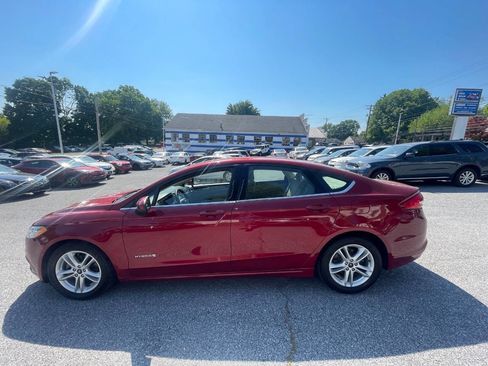 Used 2018 Ford Fusion SE FWD image 9