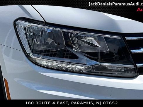 Used 2018 Volkswagen Tiguan SEL AWD/4WD image 21