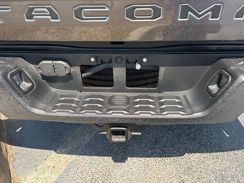 Used 2022 Toyota Tacoma SR5 RWD image 30