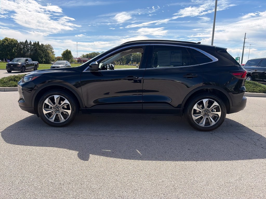 Used 2023 Ford Escape Platinum AWD/4WD image 4