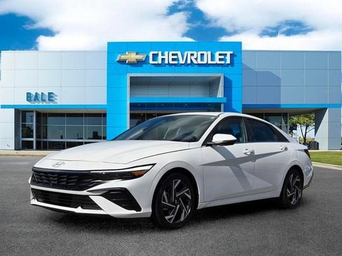 Used 2025 Hyundai Elantra Limited w/ Cargo Package FWD image 7