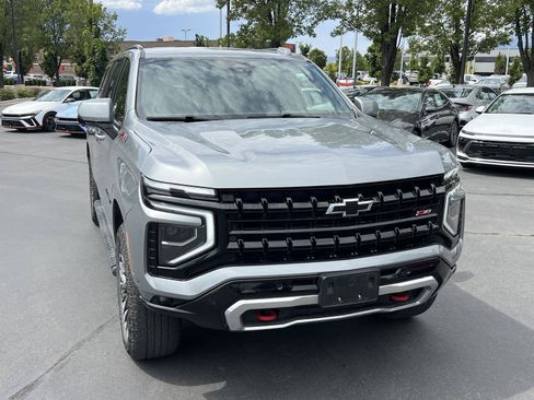 Used 2025 Chevrolet Suburban Z71 AWD/4WD image 4