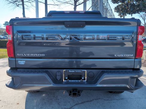 Used 2019 Chevrolet Silverado 1500 Custom w/ Custom Value Package image 9